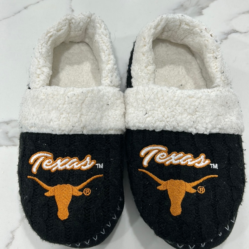 UT House Slippers Size M